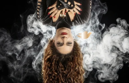 Dove traz de volta a vampira Natasha com Claudia Ohana 129. dove natasha vamp claudia ohana campanha