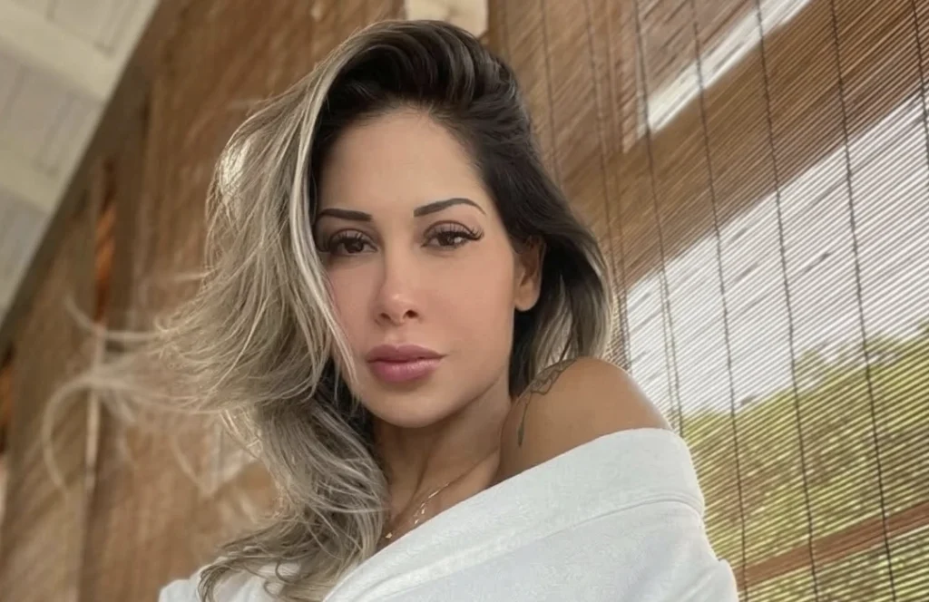 290. maira cardi social media