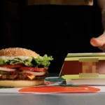 O Burger King decidiu zombar do tamanho do Big Mac