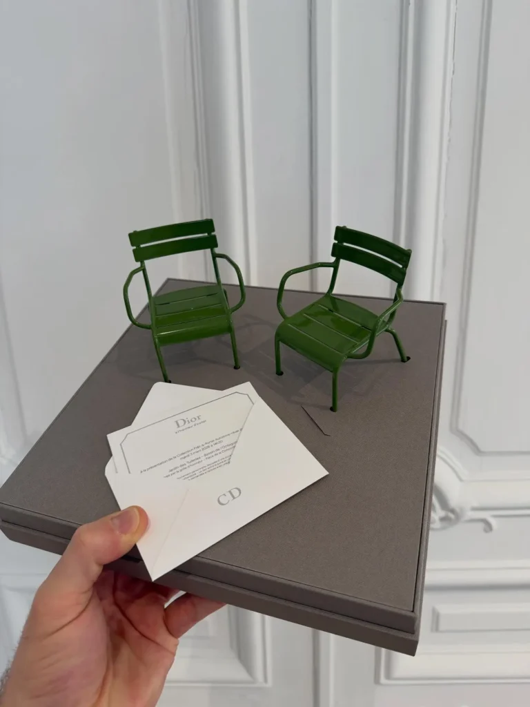 dior invitation chaise paris defile jonathan anderson 2.jpg