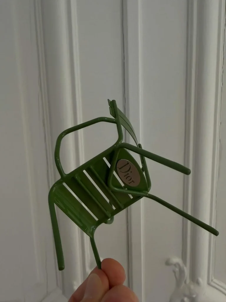 dior invitation chaise paris defile jonathan anderson 4.jpg