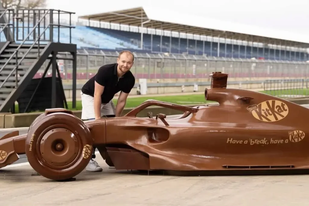 kitkat formule 1 voiture chocolat silverstone 5.jpeg