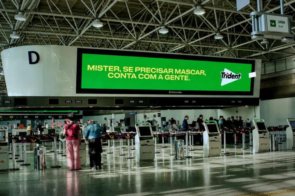 Trident espalhou 133 peças de OOH no Galeão para homenagear o "Mister" e entrar na maior conversa do futebol brasileiro.
