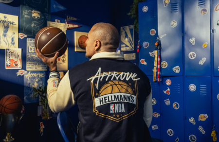 Hellmann's e Approve lançam collab NBA com streetwear em edição limitada. Jaquetas, hoodies e embalagens com times disponíveis em junho.