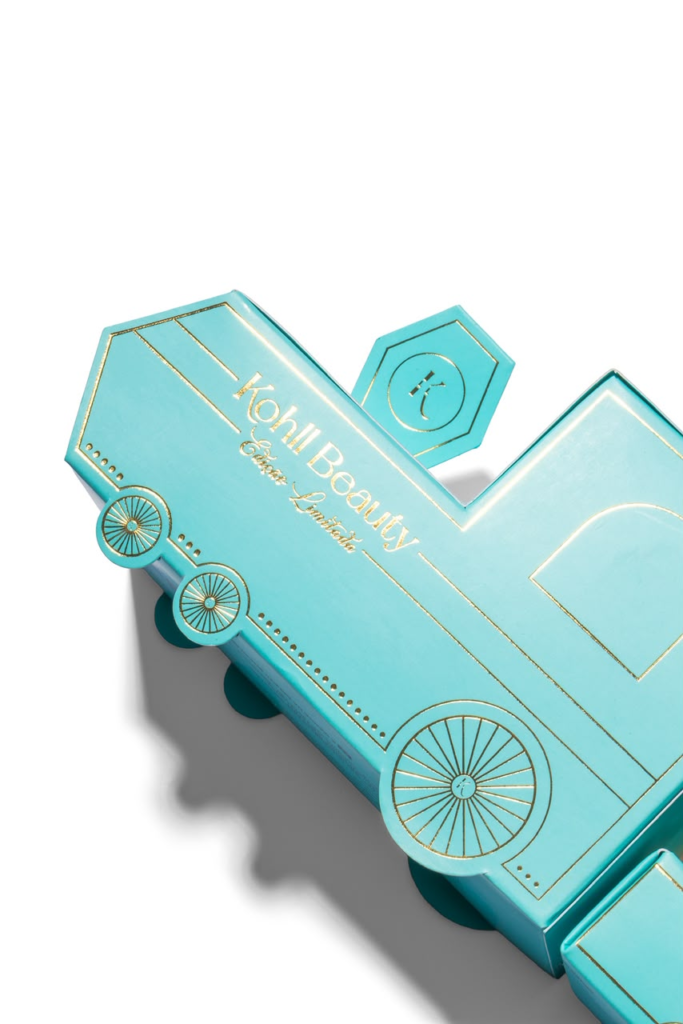 Kohll Beauty lança Trem Luminous Royal, edição limitada de pó compacto 3 Kohll Beauty lança Trem Luminous Royal, edição limitada com 4 tonalidades do Powder Luminous Royal Mini em design colecionável formato torre.