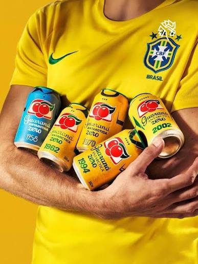 Guaraná Antarctica reúne Ivete Sangalo e os pentacampeões de 2002 em show no Maracanã antes da despedida da Seleção.