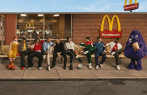 McDonald’s transforma craques em clientes na campanha da Copa McDonald's lança campanha global para a Copa 2026 com Beckham, Ronaldinho e Yamal como clientes e copos colecionáveis como peça central.