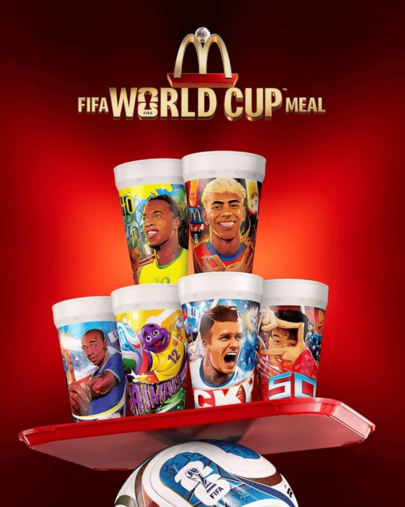 McDonald's transforma craques em clientes na campanha da Copa 1 McDonald's lança campanha global para a Copa 2026 com Beckham, Ronaldinho e Yamal como clientes e copos colecionáveis como peça central.