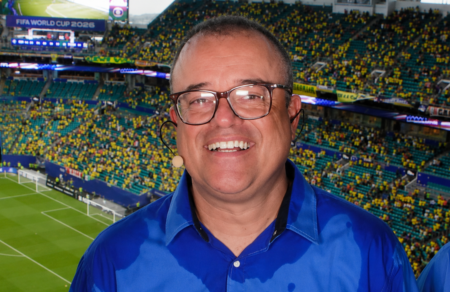 Rexona presenteia Everaldo Marques com linha especial após camisa suada viralizar nas redes durante a Copa 2026.