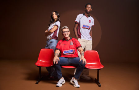 SNICKERS lança patrocínio ao Brasil de Pelotas com campanha “Bola Fora” SNICKERS lança campanha "Bola Fora" com Craque Neto e anuncia patrocínio ao Brasil de Pelotas na Série D 2026.