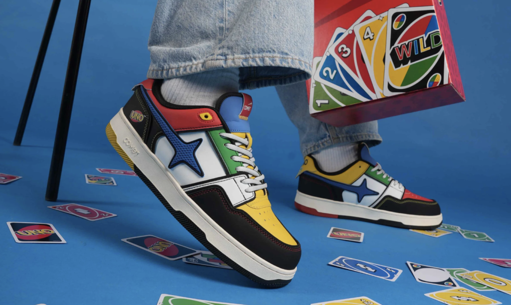 UNO COMET esgota 800 pares de tênis em cinco minutos 1 UNO e COMET lançam tênis limitado a 800 pares inspirado no jogo de cartas, esgotado em minutos na Índia.