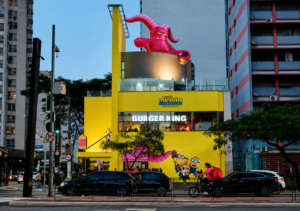 Burger King tem loja com impressão 3D focada em Minions Burger King usa impressão 3D inédita no Brasil em loja dos Minions na Avenida Paulista.