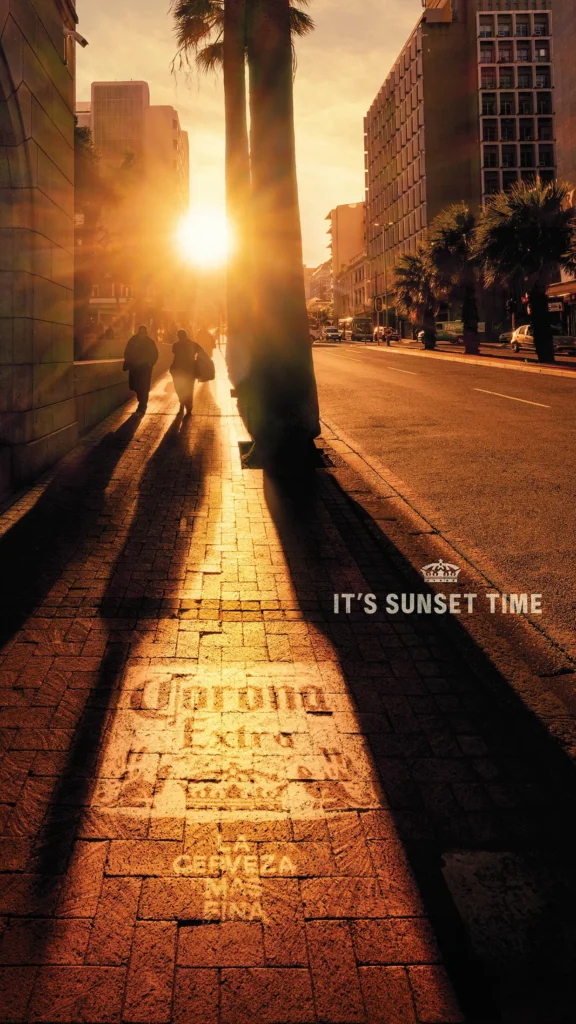 Corona usa sombras do pôr do sol como anúncio 1 corona sun shadows soleil ombres bouteilles 1.jpg
