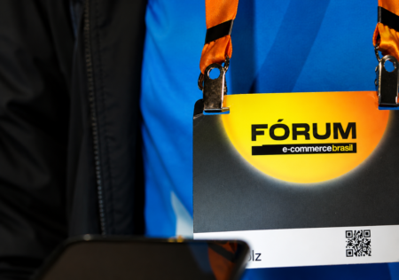 Plenária Pulsar reúne creator economy, IA e live commerce nos três dias do Fórum E-Commerce Brasil 2026