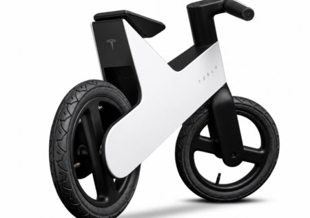 Tesla lança sua primeira bicicleta, a Balance Bike for Kids, por US$ 225, mas a venda é restrita a donos de carro da marca.