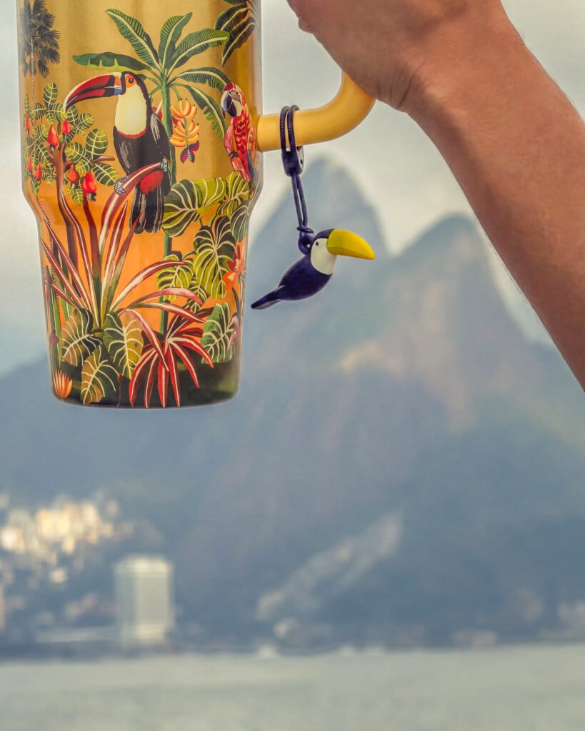 Stanley e FARM Rio lançam coleção com estampas tropicais 2 SaveClip.App 768567952 18612576472020105 619151481542986415 n 1