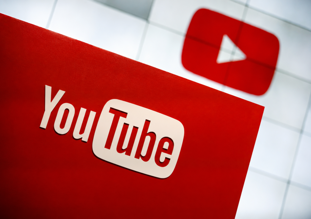 Monetização do YouTube dobra exigências para criadores 1 Monetização do YouTube terá exigências dobradas para novos criadores, com 8 mil horas ou 20 milhões de visualizações em Shorts.