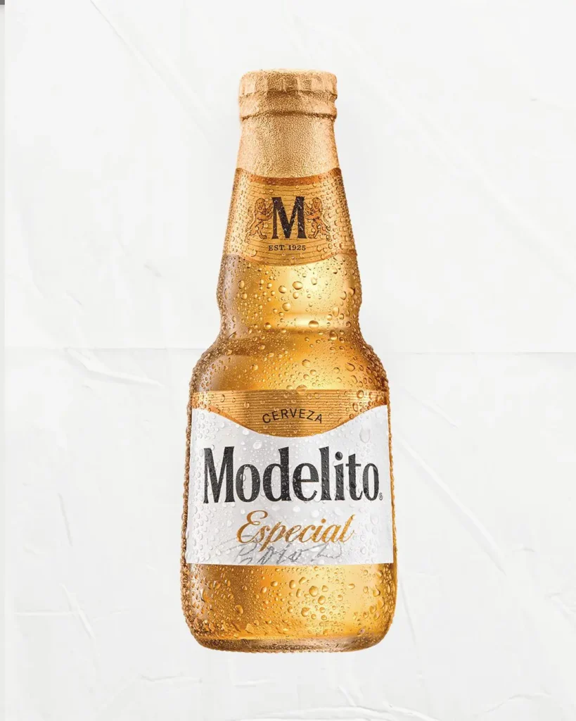 Cerveza Modelo usa garrafa com tamanho real em outdoor gigante 4 modelo modelito panneau geant mexico G2.jpg