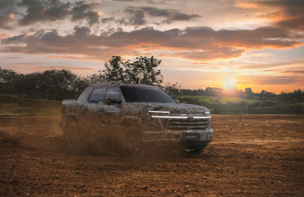Nova Amarok chegará em 2027 com eletrificação, desenvolvimento sul-americano e a maior potência já anunciada para a picape.