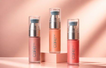 Radiant Blush Tint combina três tonalidades, duração de até oito horas e pincel integrado para aplicação nas bochechas, nos lábios e nas pálpebras.