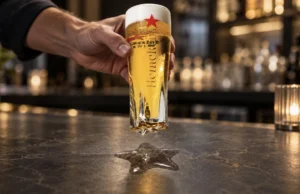 Copo StarMark da Heineken deixa estrela da marca na mesa 122. heineken starmark