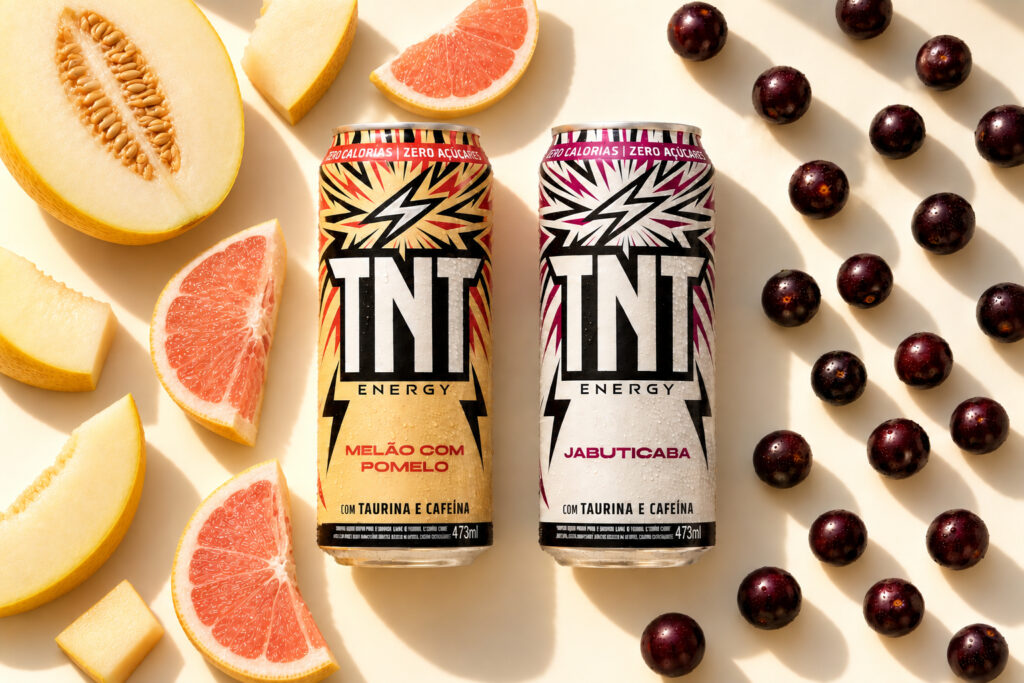 Energéticos TNT ganham sabores Jabuticaba e Melão com Pomelo, zero açúcares e calorias, além de QR Code com receitas de mocktails.
