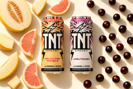 Energéticos TNT ganham sabores Jabuticaba e Melão com Pomelo, zero açúcares e calorias, além de QR Code com receitas de mocktails.