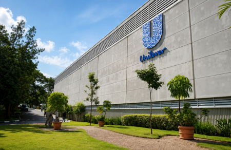 Anvisa suspende produção de saneantes na fábrica da Unilever em Vinhedo após identificar falhas nos controles e no monitoramento da água.