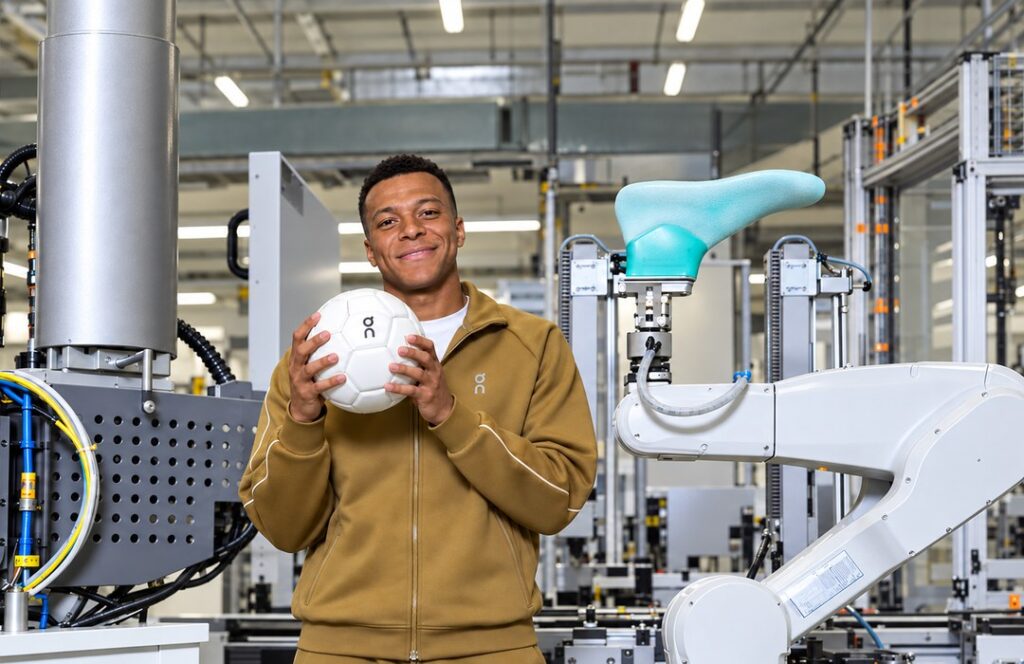 On tira Mbappé da Nike para criar sua primeira chuteira On tira Mbappé da Nike para criar sua primeira chuteira