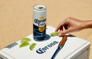 Corona lançou uma lata com tampa de abertura total Lata da Corona ganha tampa de abertura total para receber limão e começa a ser vendida pelo Zé Delivery em regiões de São Paulo.
