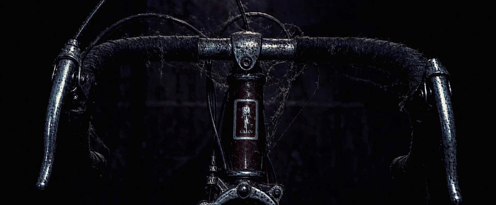 Caloi faz curta de terror para o Halloween 4 Detalhe do guidão em cena do curta Caloi Halloween "O Encosto"