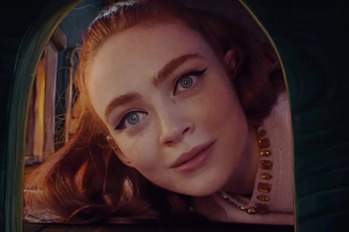 Prada desenha campanha de Natal à mão 2 Cena do filme de bastidores da campanha Prada