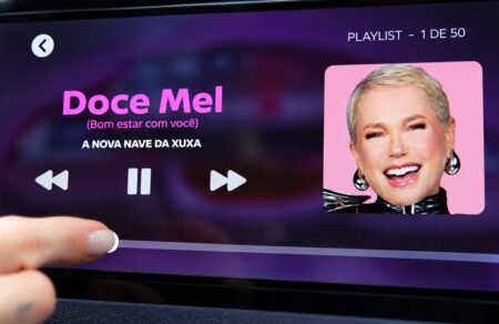 Campanha Nissan e Xuxa revelam mistério da música de trás para frente