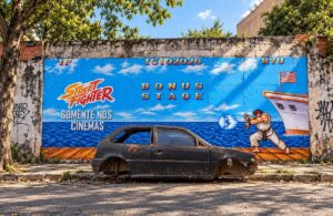 Street Fighter: carros abandonados viram anúncio do filme