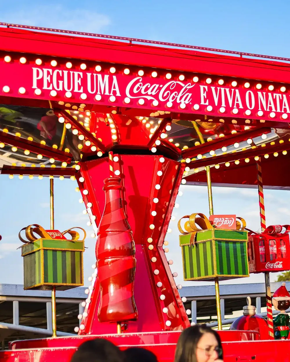Caravana de Natal Coca-Cola 2026: Confira a agenda completa no Brasil 3 Carrossel iluminado da Caravana Coca-Cola em Osasco (SP), edição 2025