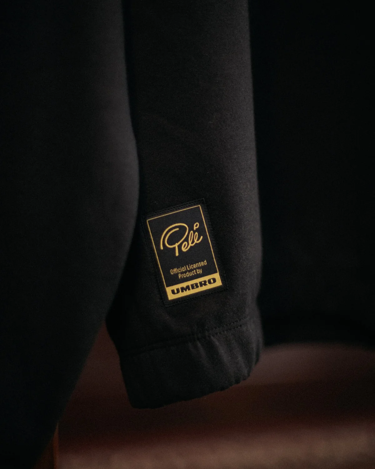 Santos e Umbro lançam coleção de moda do Pelé 3 Camisa numerada do Santos em homenagem a Pelé