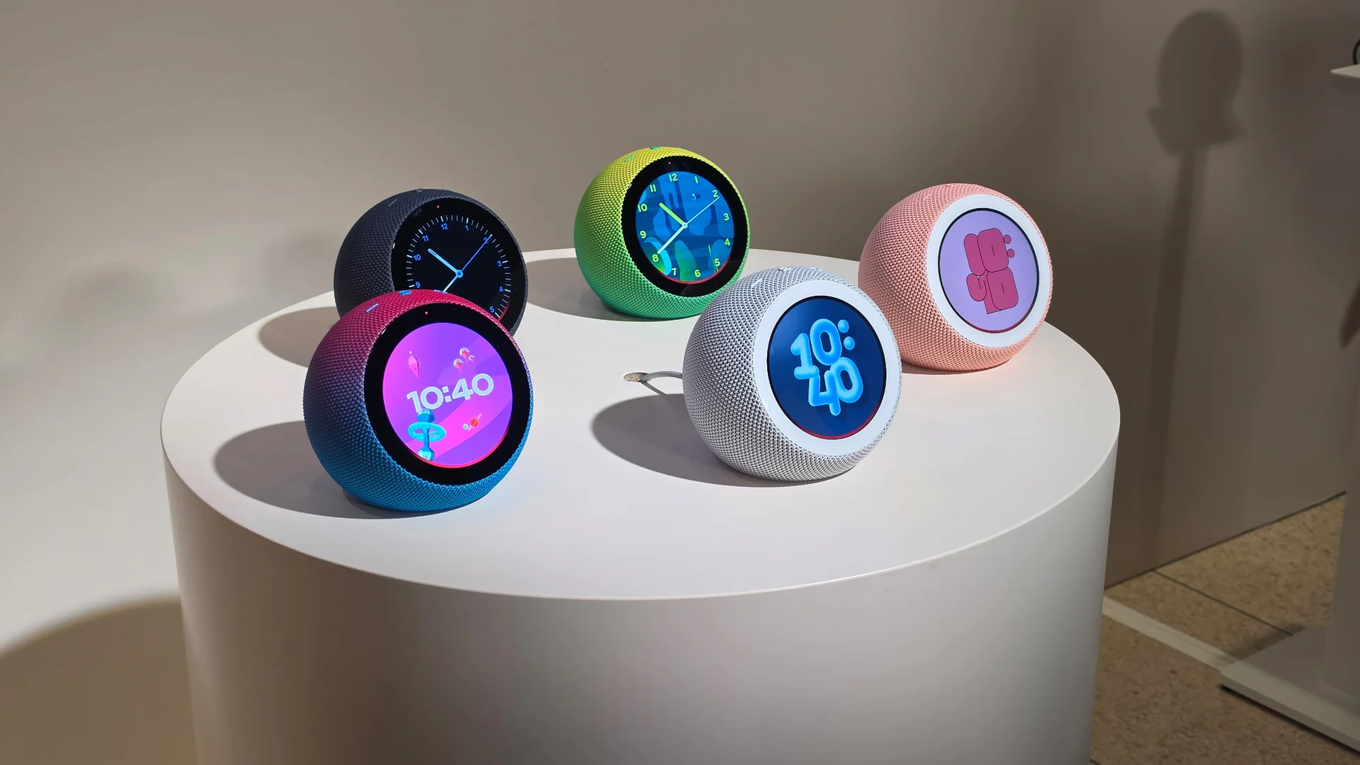 Nova Echo Dot chega ao Brasil com tela, IA e áudio aprimorado