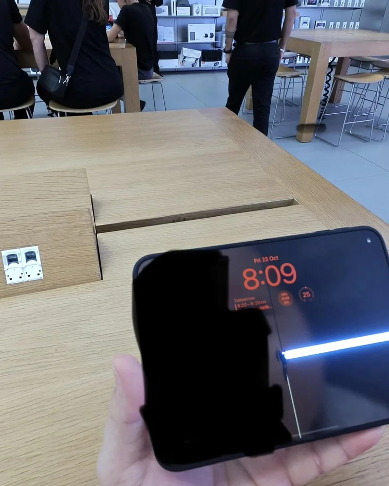 iPhone Duo: donos relatam tela rachando na dobradiça