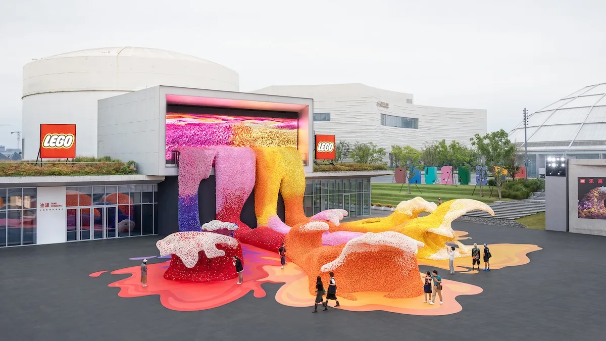 LEGO constrói onda gigante com 380 mil flores em Xangai 1 lego wave shanghai 1