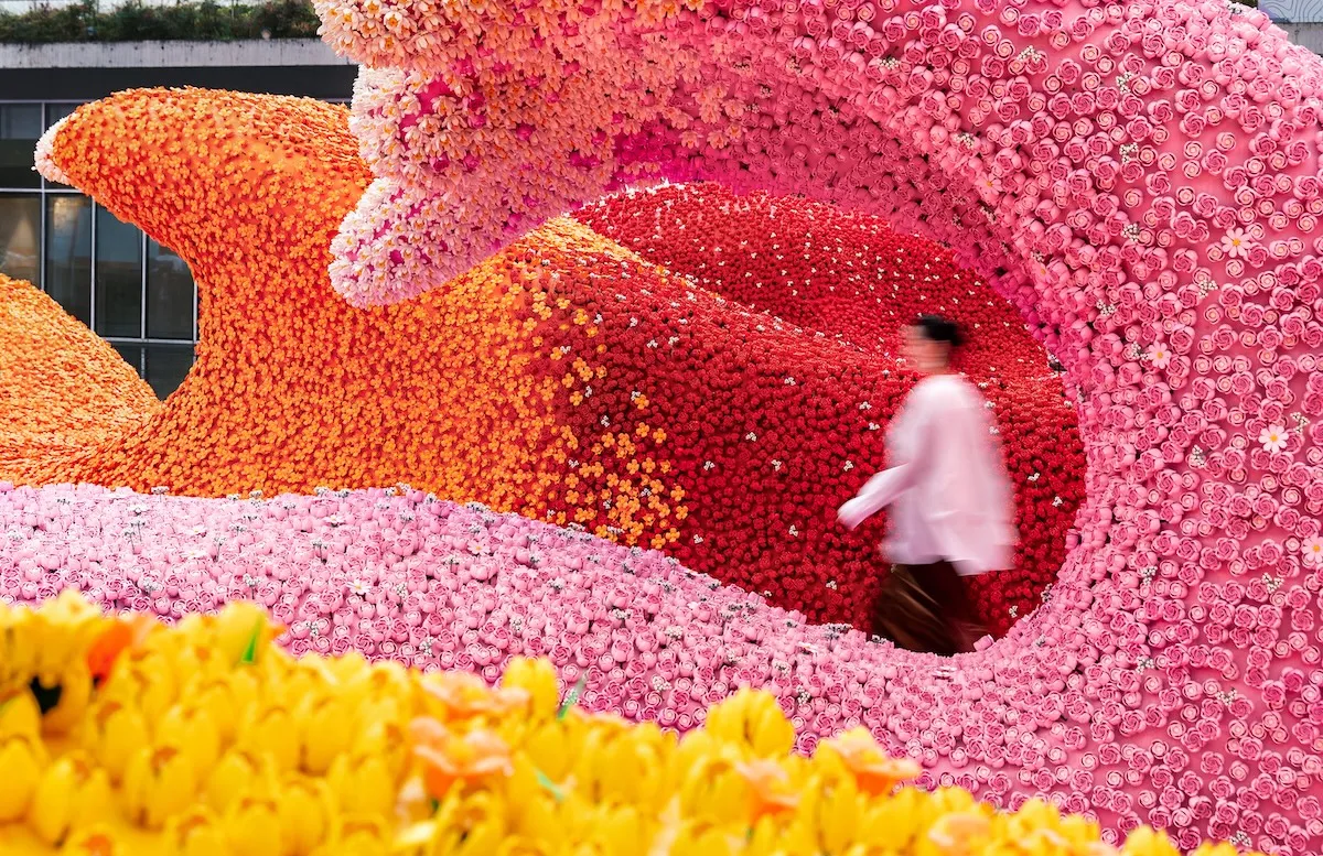 LEGO constrói onda gigante com 380 mil flores em Xangai 2 lego wave shanghai 2