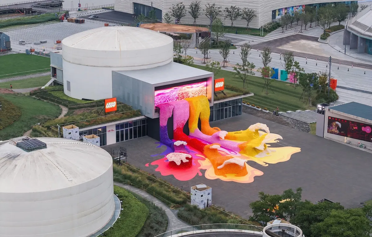 LEGO constrói onda gigante com 380 mil flores em Xangai 4 lego wave shanghai