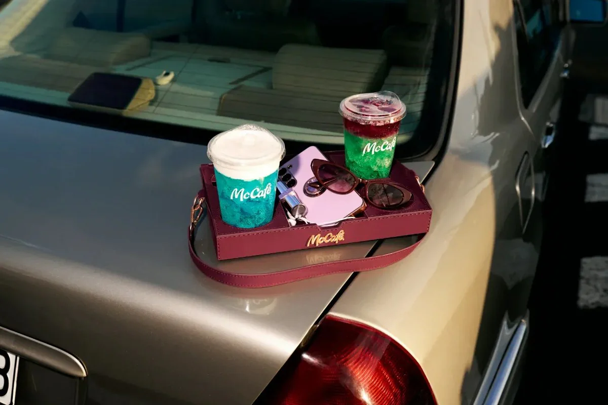 McCafé transforma bandeja de copos em bolsa 5 McCafé transforma bandeja de copos em bolsa