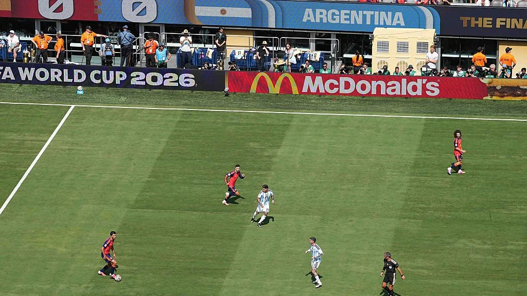 McDonald's encerra patrocínio da Copa do Mundo da FIFA após 32 anos 2 McDonald's Copa do Mundo: final da Copa de 2026 no estádio, com publicidade do McDonald's