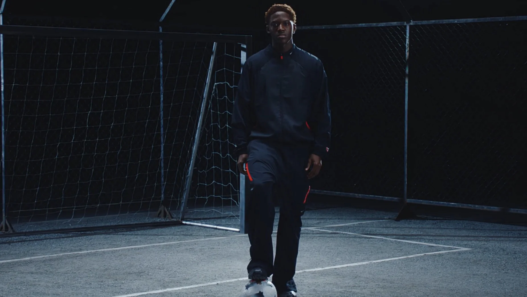 Nike e Corteiz zoam a publicidade no Shox R419 1 Kobbie Mainoo na campanha Generational Creps de Nike Corteiz Shox R419