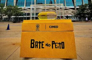 Cimed investe R$ 200 mi na Copa Cimed investe R$ 200 mi na Copa do Mundo 2026 com reality, squad de creators, Carmed colecionável e meta de R$ 2 bilhões em 90 dias.