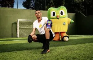 Duolingo permite recuperar ofensivas perdidas em junho com campanha que usa a Copa do Mundo e conta com Luva de Pedreiro.