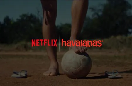 Havaianas anuncia parceria com a Netflix para celebrar a minissérie Brasil 70: A Saga do Tri com campanha criada pela agência Galeria.