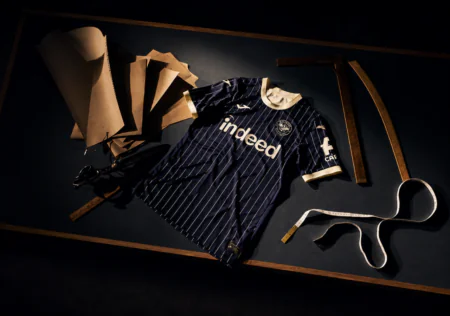 Igor Thiago estrela campanha do Brentford que veste o clube inglês com a estética do filme Kingsman