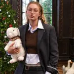 Campanha Miu Miu de Natal tem Gigi Hadid e Momo