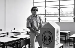 As cabines de votação já tiveram publicidade de marcas nos anos 80